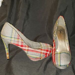 Womens Fioni brand plaid heels. Size 7.5.